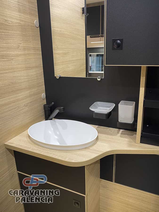 challenger-250-graphite-edition-m26-caravaning-palencia-15